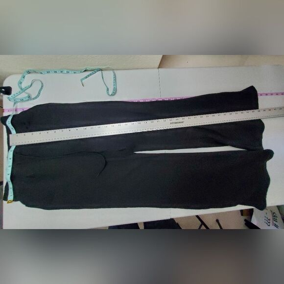 3 Piece Black Refuge Set - Crop Hoodie, Sports Bra, and Pants - Picture 13 of 13